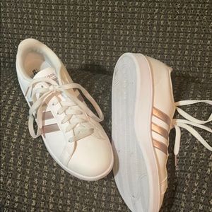Adidas Tennis Shoea